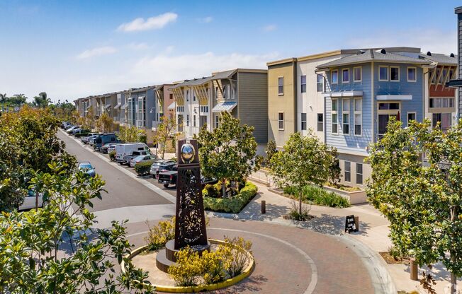 2 beds, 2.5 baths, 2,795 sqft, $5,750
