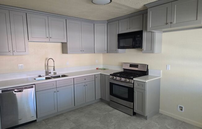 RECENTLY BEAUTIFULLY RENOVATED 4 BEDROOM 2 BATH WESTSIDE LANCASTER HOUSE