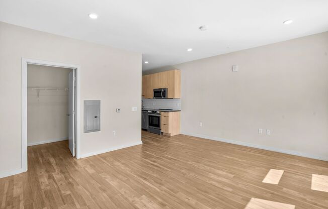 Studio, 1 bath, 548 sqft, $1,730, Unit 717
