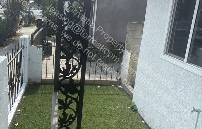 118-120 E Century Blvd