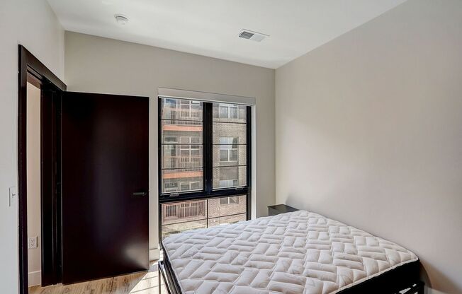 1 bed, 1 bath, 120 sqft, $1,325
