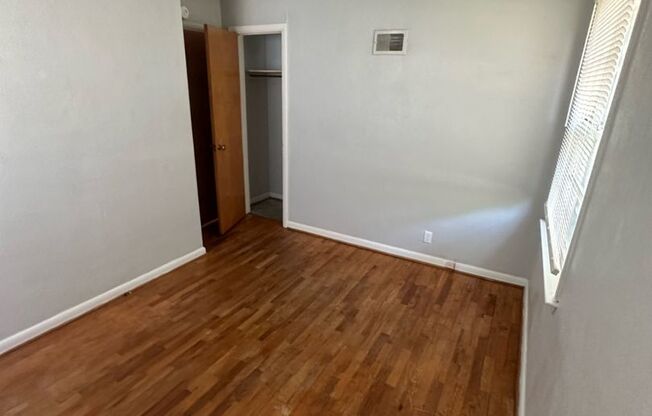 PRELEASING for AUGUST! Close to Campus