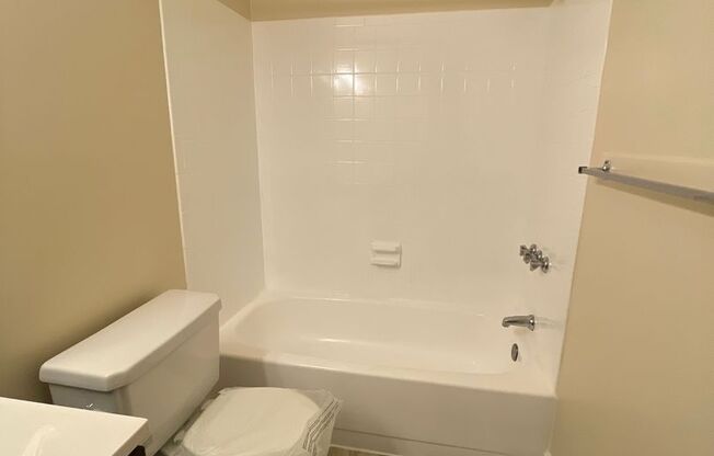 2 beds, 2 baths, 1,000 sqft, $1,950, Unit 14208 #A1