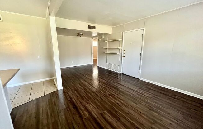 2 beds, 1 bath, 700 sqft, $1,560, Unit 105