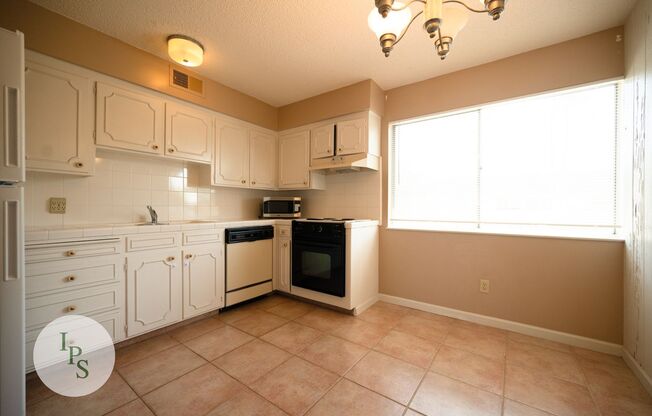 2 beds, 1 bath, $1,395