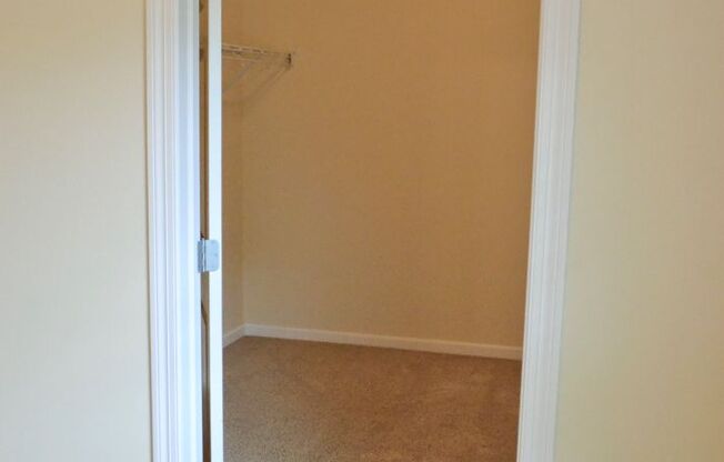 2 beds, 1 bath, 974 sqft, $1,275, Unit 705-201