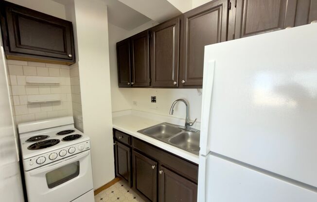 1 bed, 1 bath, 700 sqft, $1,765, Unit 418-1411
