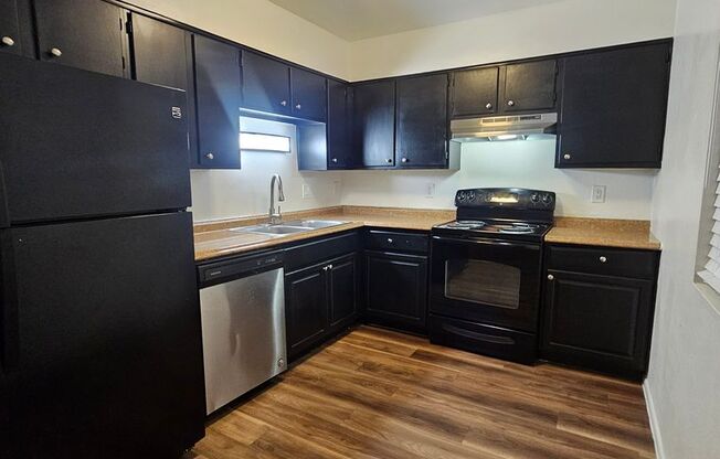 2 beds, 1 bath, 880 sqft, $1,275, Unit 214