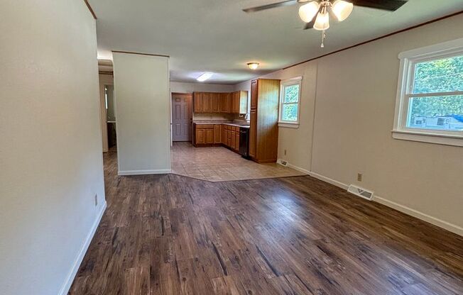 Remodeled 3 bed/1 bath, 1100 Sqft home!