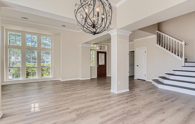 4BD/3BA HOME IN SHADY HOLLOW ON CUL-DE-SAC!