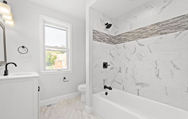 Stunning 5 bedroom home in Mt. Washington available June 1!