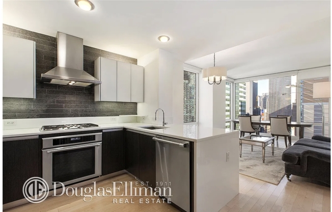 2 beds, 2.5 baths, 1,311 sqft, $8,250, Unit 2705