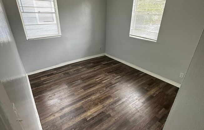 2 beds, 1 bath, 700 sqft, $900