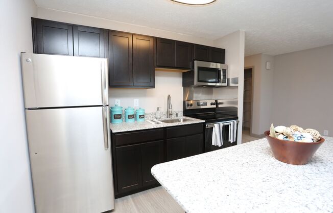 Studio, 1 bath, 386 sqft, $1,085, Unit 221