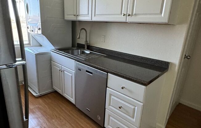 1 bed, 1 bath, 592 sqft, $1,075, Unit 184