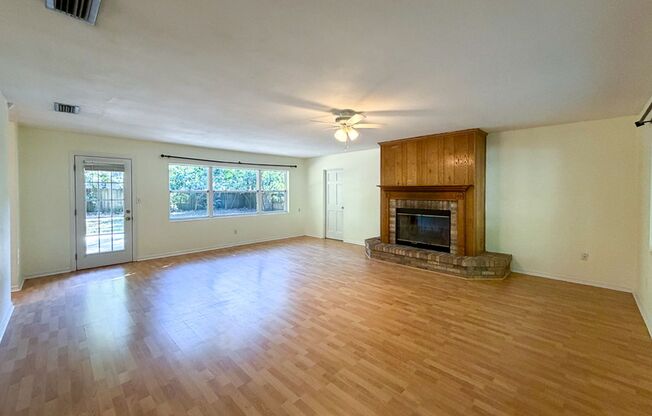 3/2 House Walking Distance to UF & Law School Available NOW!