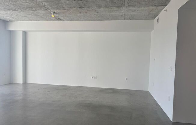 Studio, 1 bath, 962 sqft, $3,100, Unit Unit 905