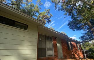 NEW ON THE MARKET & AVAILABLE NOW 3 BEDROOM 2 BATH SINGLE STORY