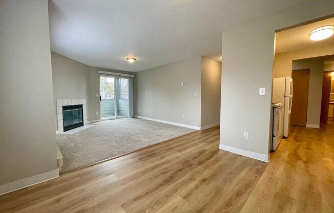 2 beds, 1 bath, 880 sqft, $1,525, Unit 1-202