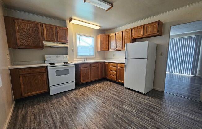 NE 2 bedroom 1 bath with fenced yard, near public park/pool