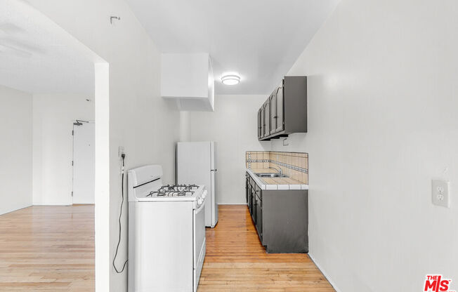 Studio, 1 bath, 575 sqft, $1,754, Unit 210