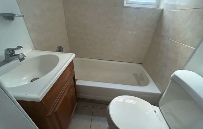 Studio, 1 bath, 280 sqft, $890, Unit B12