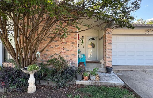 Great 3-bed 2-bath Home Birdville ISD *Newer Things Coming*