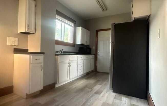 1 bed, 1 bath, $650, Unit Unit 4