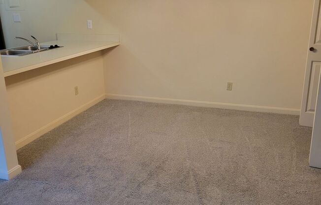 1 bed, 1 bath, 790 sqft, $915, Unit 5081