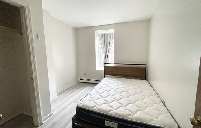 2 beds, 1 bath, $3,800, Unit 2