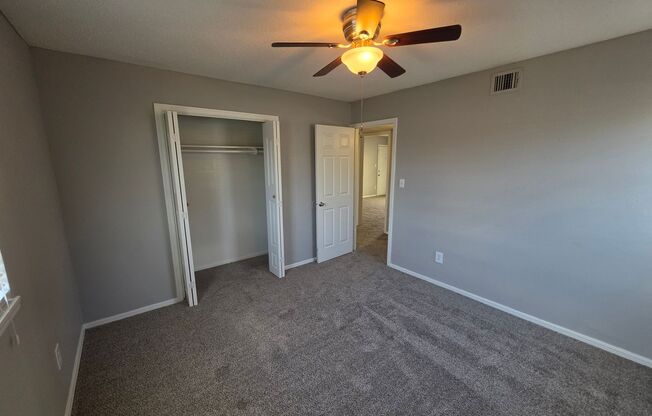2 beds, 1.5 baths, 925 sqft, $800