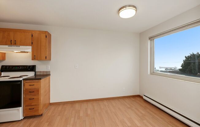 2 beds, 1 bath, 700 sqft, $1,795, Unit 504