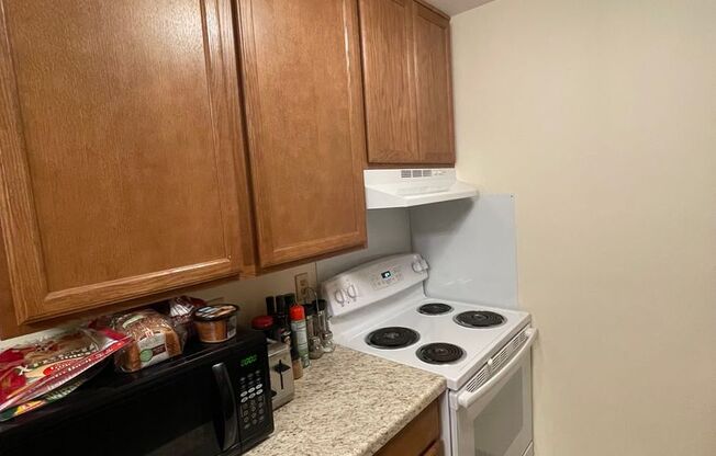 1 bed, 1 bath, $895, Unit 40