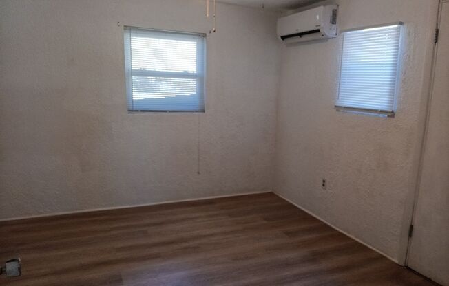 1 bed, 1 bath, $1,100, Unit # B