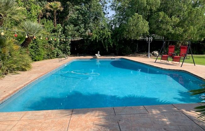 Beautiful 4 Bedrooms Home Pool & Gardening Service Included!!