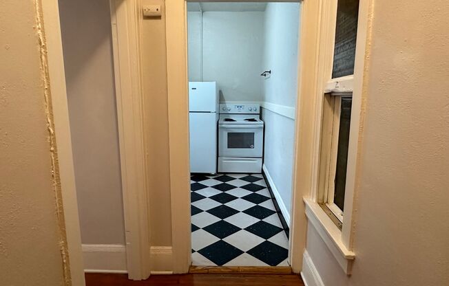 Studio, 1 bath, 275 sqft, $975, Unit 214