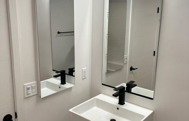 Studio, 1 bath, 406 sqft, $2,095, Unit 213