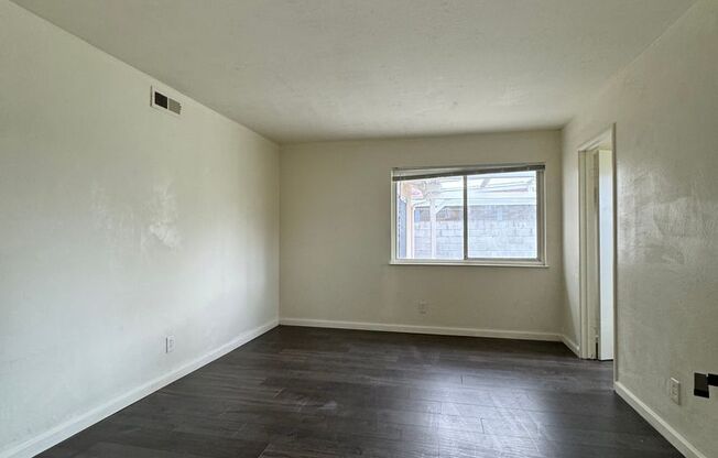 Spacious floor plans 3bedroom, 2bath in a quiet neighborhood.