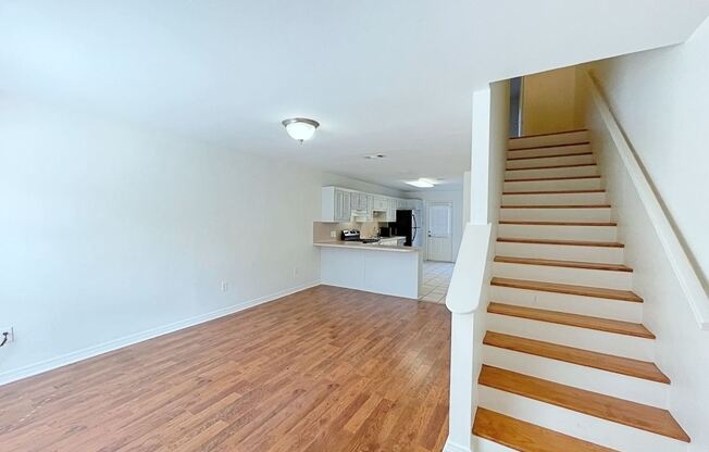 2293 Hollydale Ave. Unit 4C