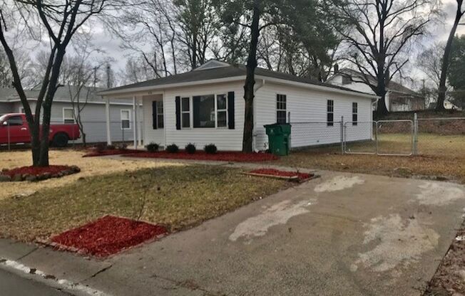 Must see this Adorable 3 bedroom 1 bath home in a Cu Da Sac. Conveniently close to Uptown, NODA, and Southend