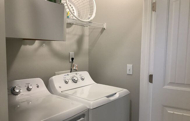 3 beds, 2.5 baths, 1,404 sqft, $5,940, Unit 1430-105