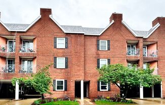 Ready NOW!!!! 2-Bedroom Condo In Ghent! Reserved Parking - Pet Friendly - Some Utilities Inlcuded!