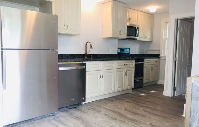 2 beds, 1 bath, 1,350 sqft, $1,695, Unit E