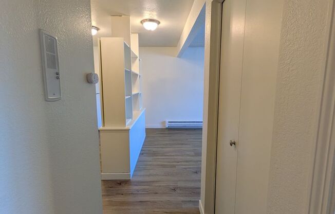 1 bed, 1 bath, 700 sqft, $1,125, Unit #30