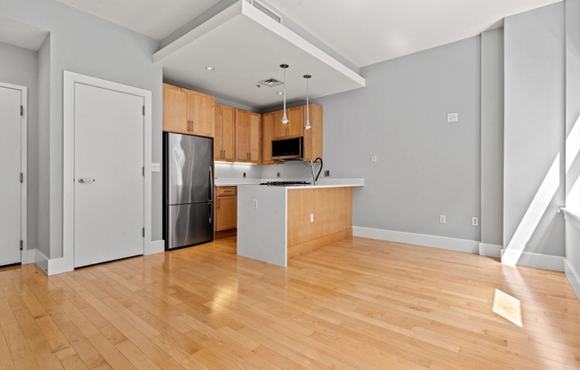 1 bed, 1 bath, 657 sqft, $3,500, Unit L515