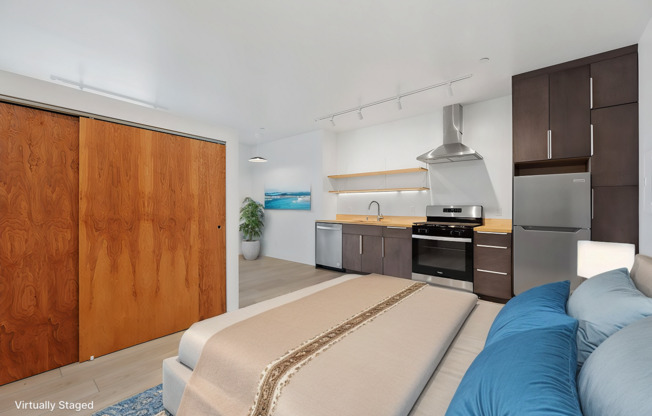 Contemporary Little Italy Studio!