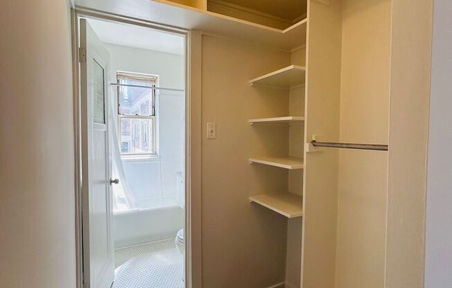 Studio, 1 bath, 241 sqft, $1,230, Unit 614