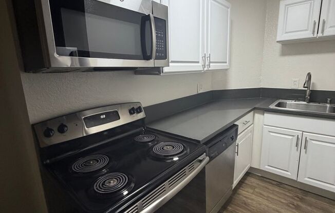 Studio, 1 bath, 435 sqft, $1,595, Unit 107