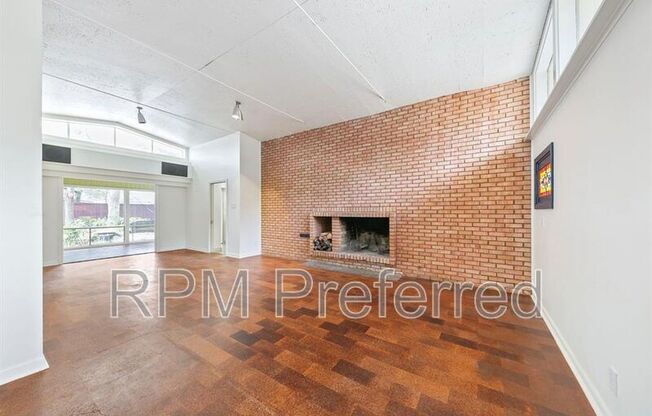 5221 W 43 ST