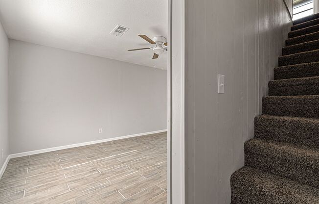 2 beds, 1 bath, 850 sqft, $850, Unit B2